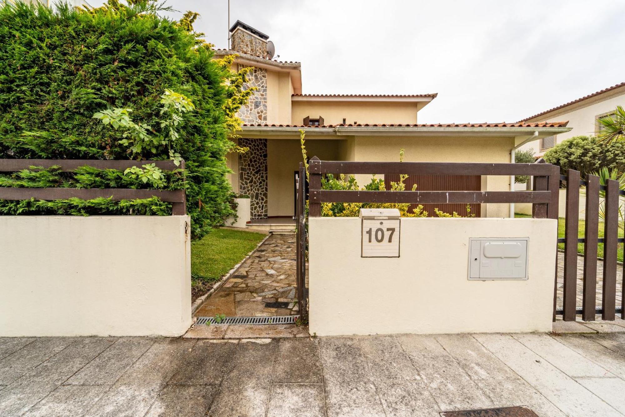 Amorosa Villa, 500M From The Beach By House And People מראה חיצוני תמונה