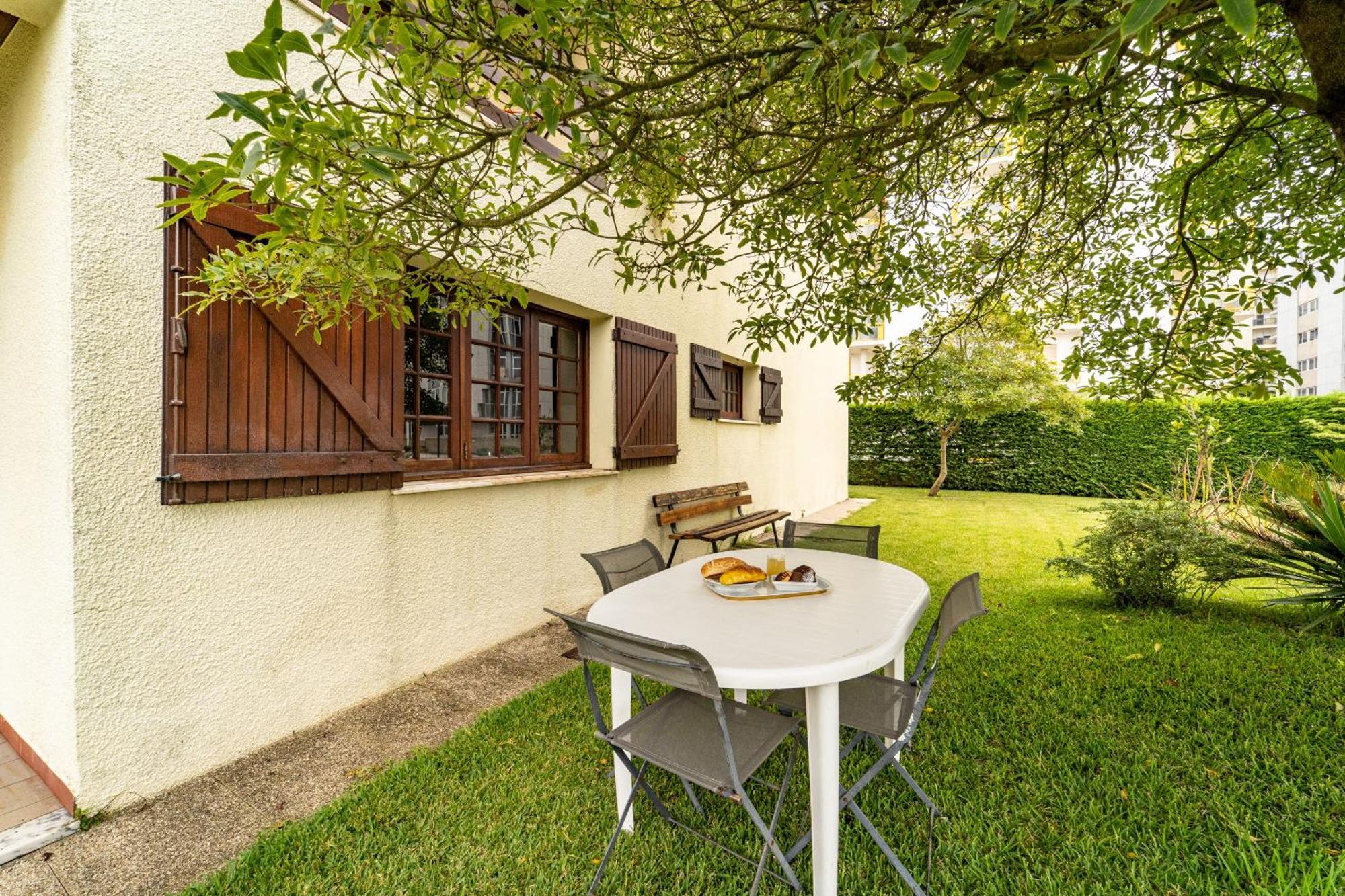 Amorosa Villa, 500M From The Beach By House And People מראה חיצוני תמונה